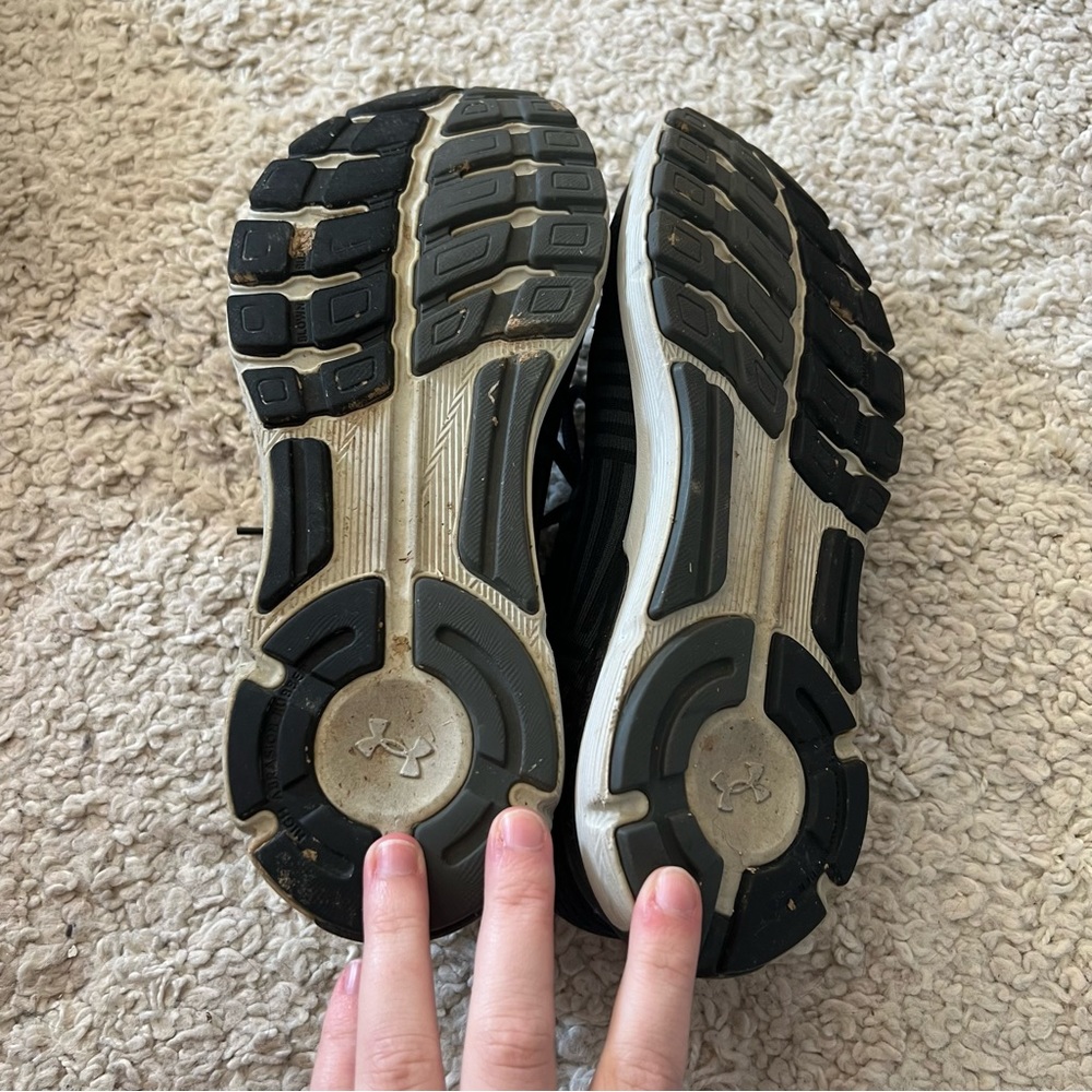Under Armour Black Running Shoes - Picture 3 of 8